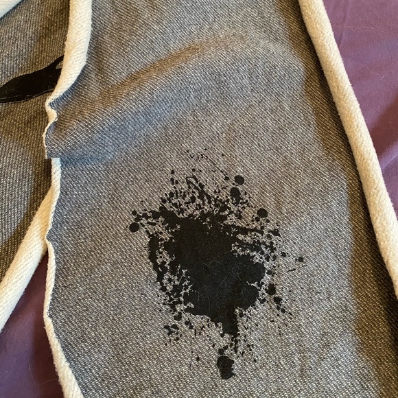 Gun blast silkscreened raw cotton knit grey scarf - Picture 2 of 3